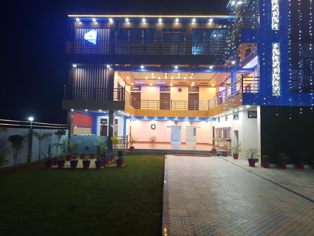 Hotel Blue Diamond Bahraich Exterior photo